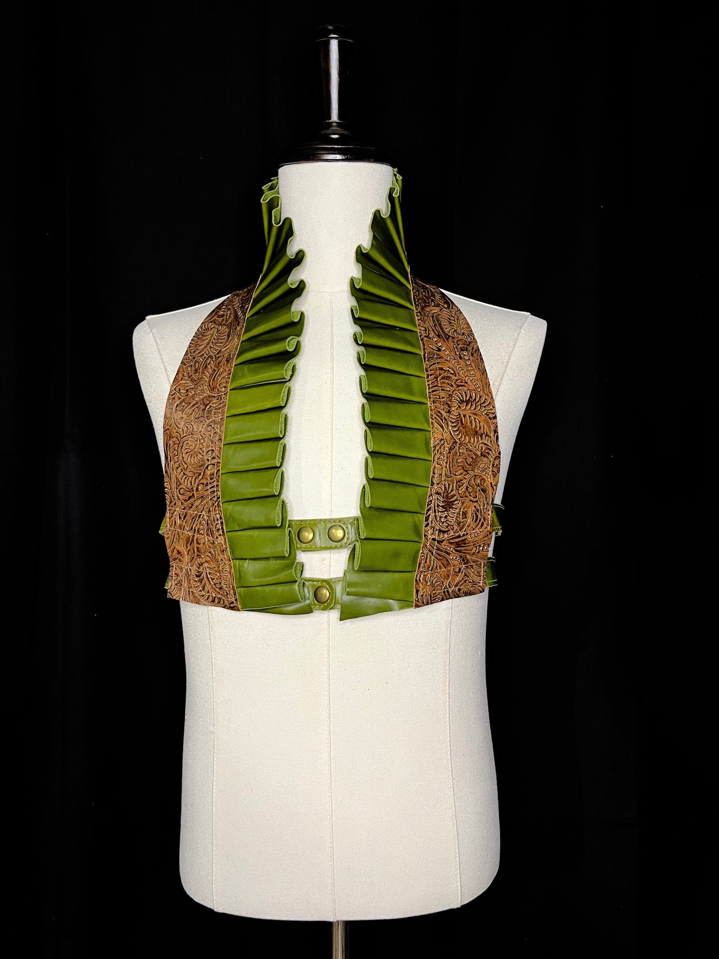 CLUE: In the Conservatory Ruff Top