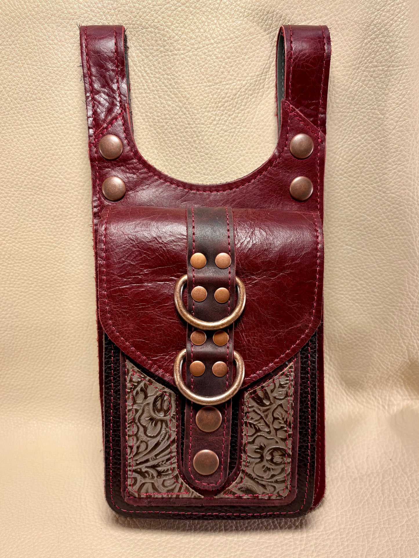 Study in Scarlet Thigh Bag D