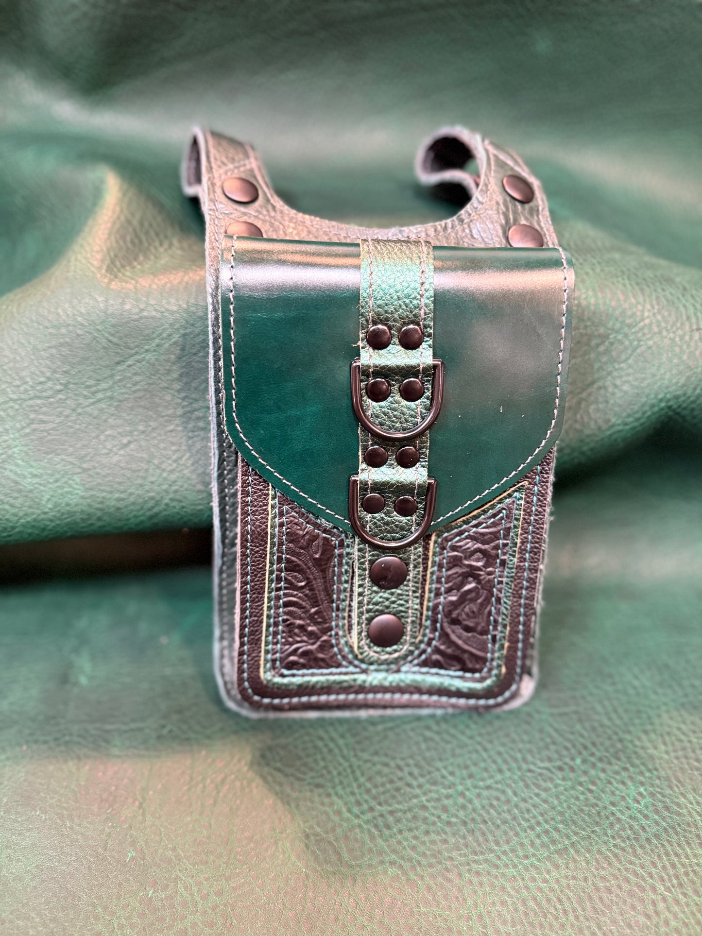 Fixated on Verdigris Thigh Bag B