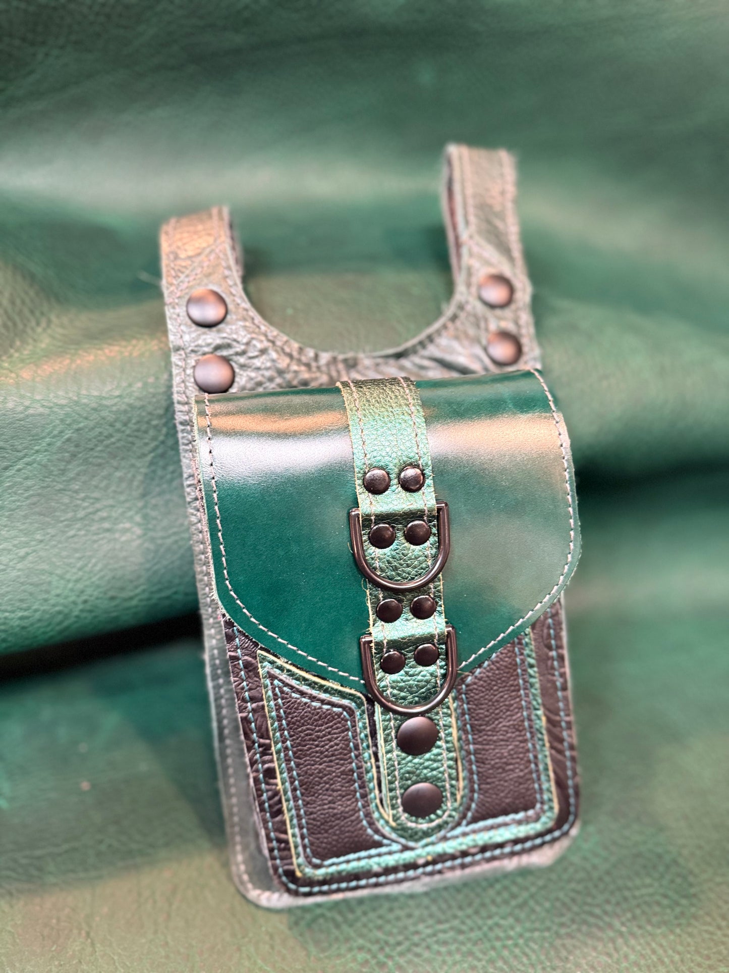 Fixated on Verdigris Thigh Bag C