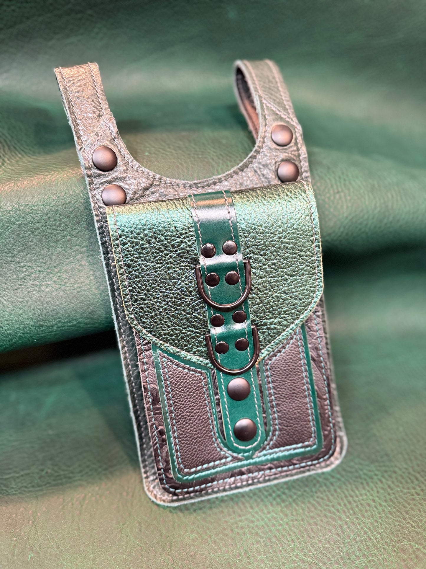 Fixated on Verdigris Thigh Bag F
