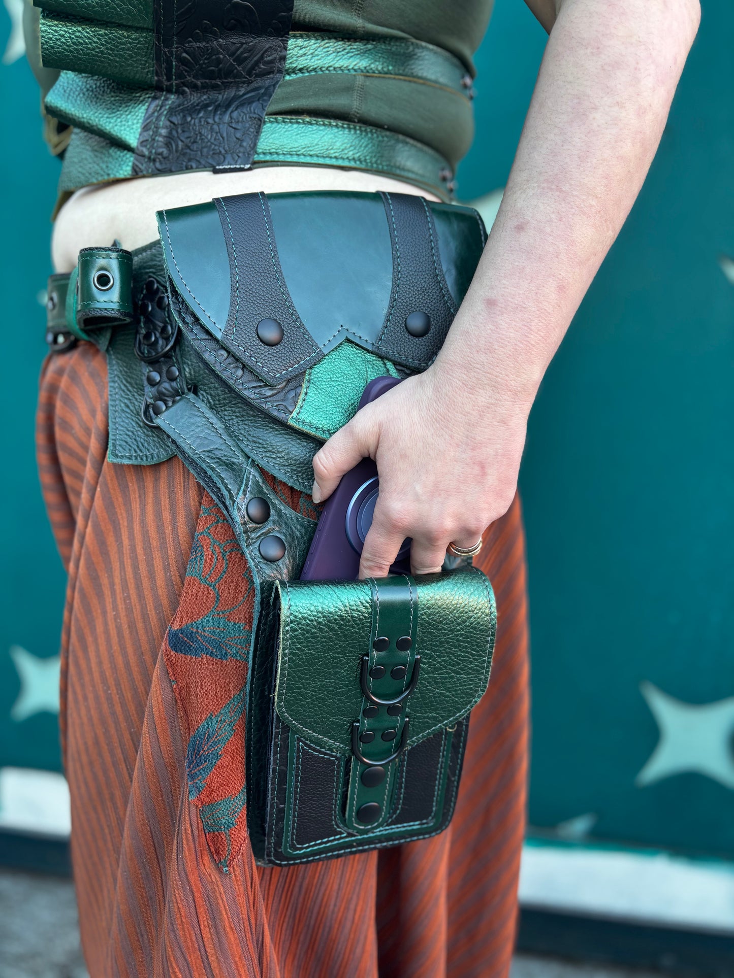 Fixated on Verdigris Thigh Bag C