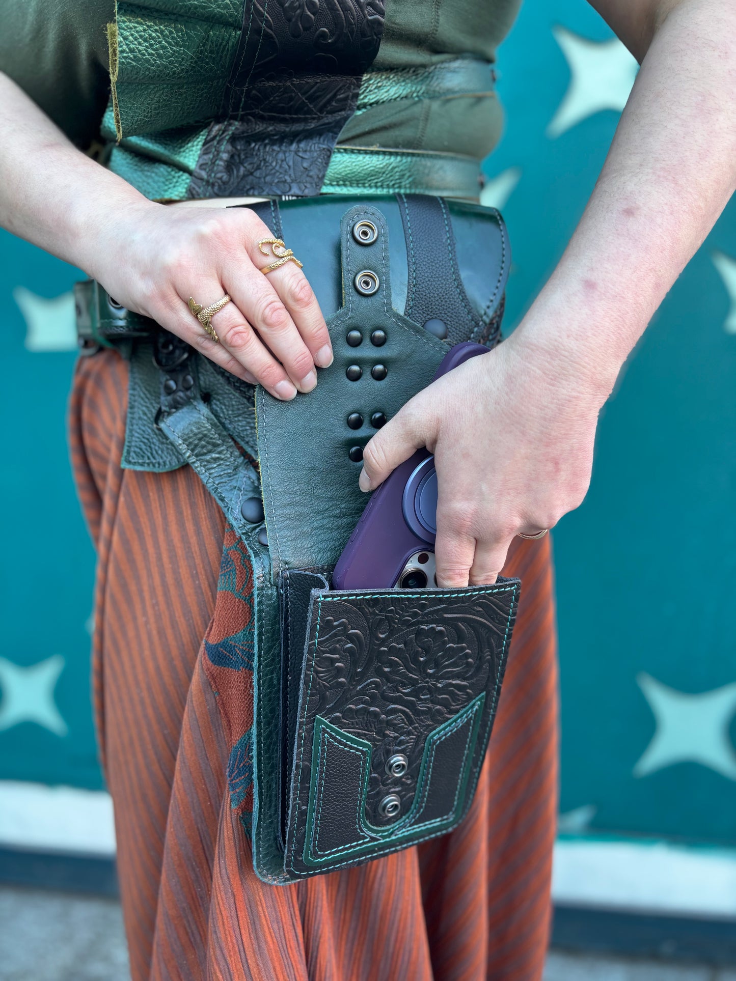 Fixated on Verdigris Thigh Bag C